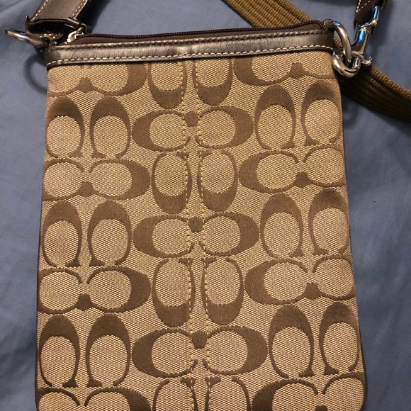 Coach crossbody - Picture 2 of 2